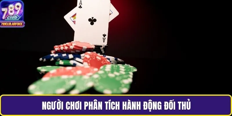 Người chơi phân tích hành động đối thủ